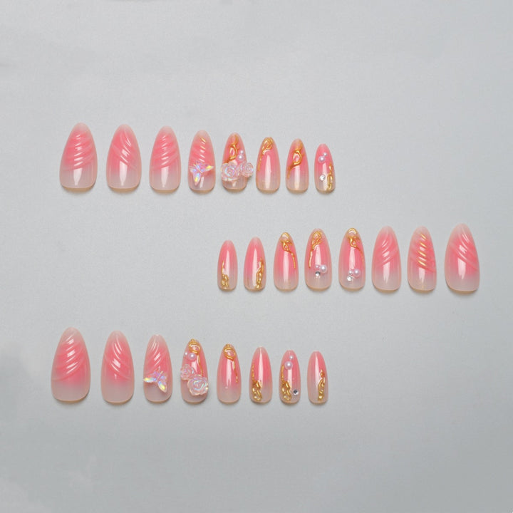 Künstlerische florale Nagelverlängerungen Karnz