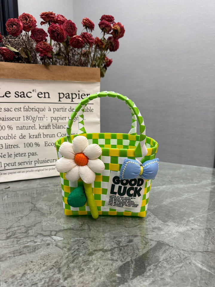 Verspielte und Bunte Korbtasche Karnz