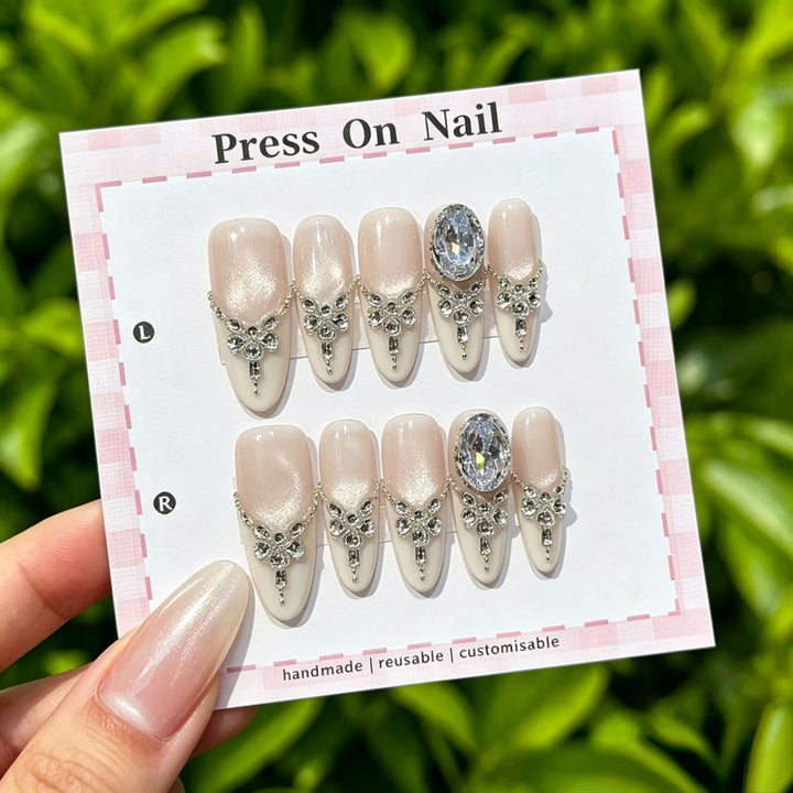 Glamourös Press-On Nagelkunst Set mit dekorativen Strasssteinen
