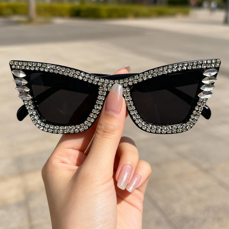Rhinestone-betonte Katzenaugen-Sonnenbrille Karnz