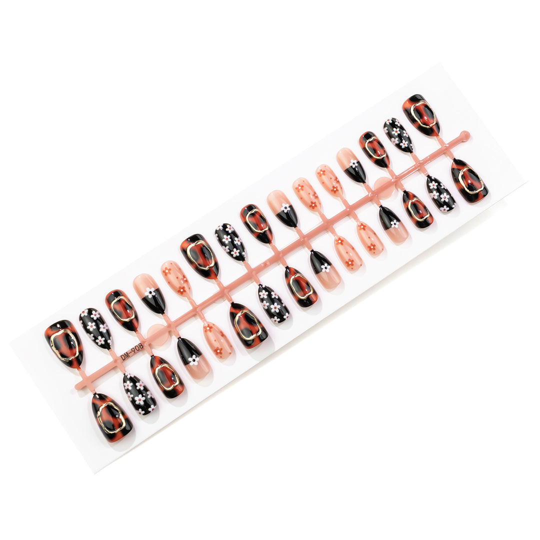 Künstlerisches Floral Nageldesign Set