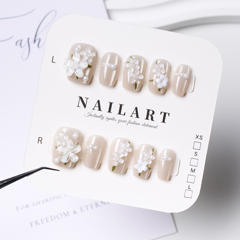 Kreatives Nagelkunstset mit Eleganten Applikationen Karnz