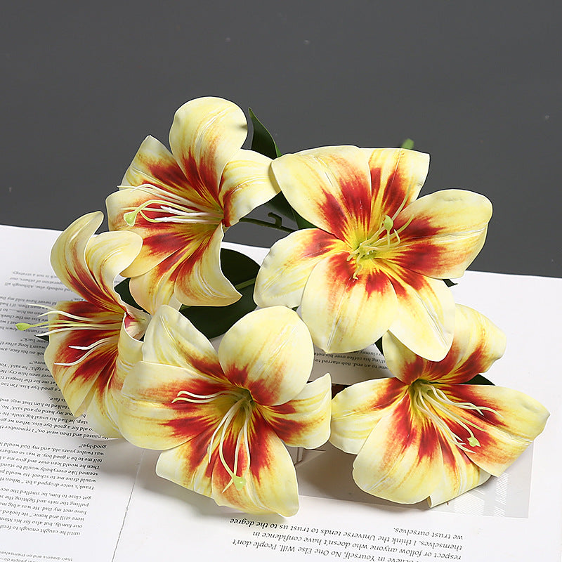 Dekoratives künstliches Blumenarrangement für Zuhause