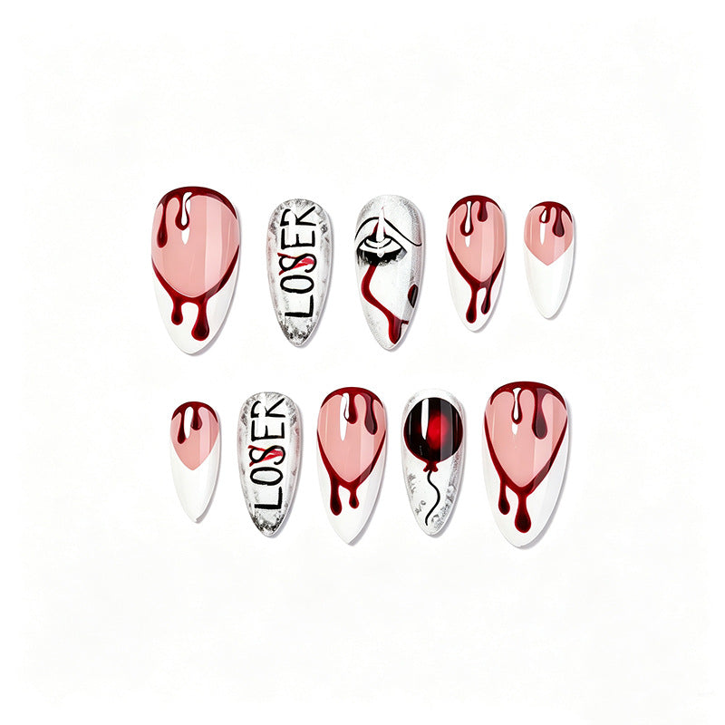 Kreatives Kunstnagelset mit blutigen und gruseligen Designs Karnz