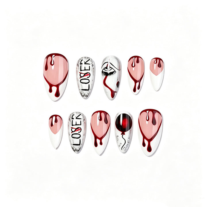 Kreatives Kunstnagelset mit blutigen und gruseligen Designs Karnz