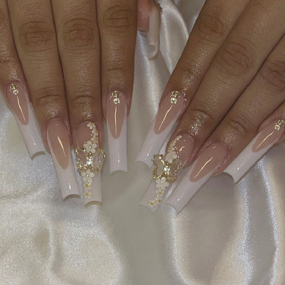 Luxus Press-On Nagelkunst mit floralen Akzenten Karnz