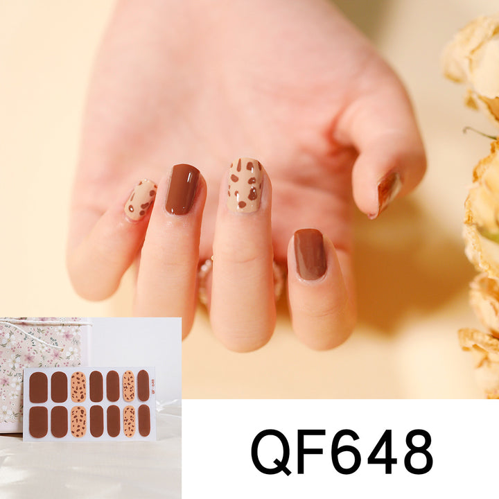 Künstliche Nagelkunst mit herzförmigen Designs und sanften Farbverläufen Karnz
