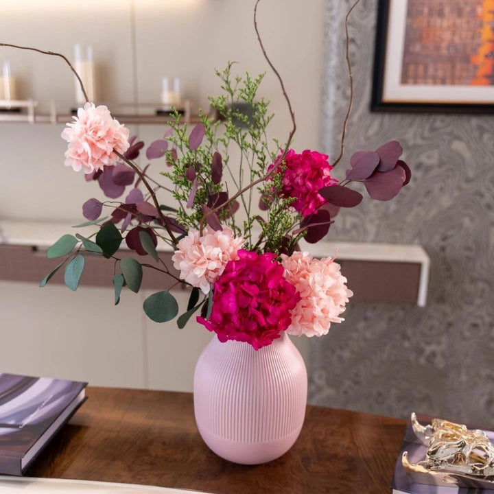 Elegante dekorative Blumenarrangement