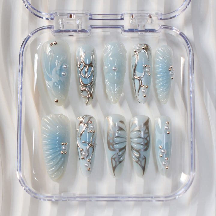 Künstlerisches Press-On Nageldesign Karnz