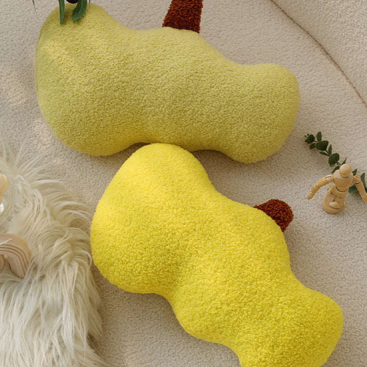 Nierenförmiges Dekokissen aus Bouclé‑Teddy mit weicher Polyesterfüllung Karnz