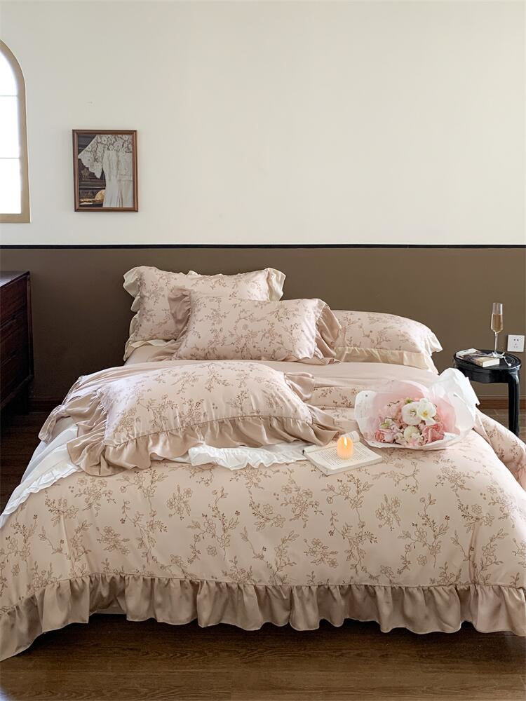 Romantische Rüschen-Bettgarnitur aus Baumwoll-Perkal mit floralem Jacquardprint