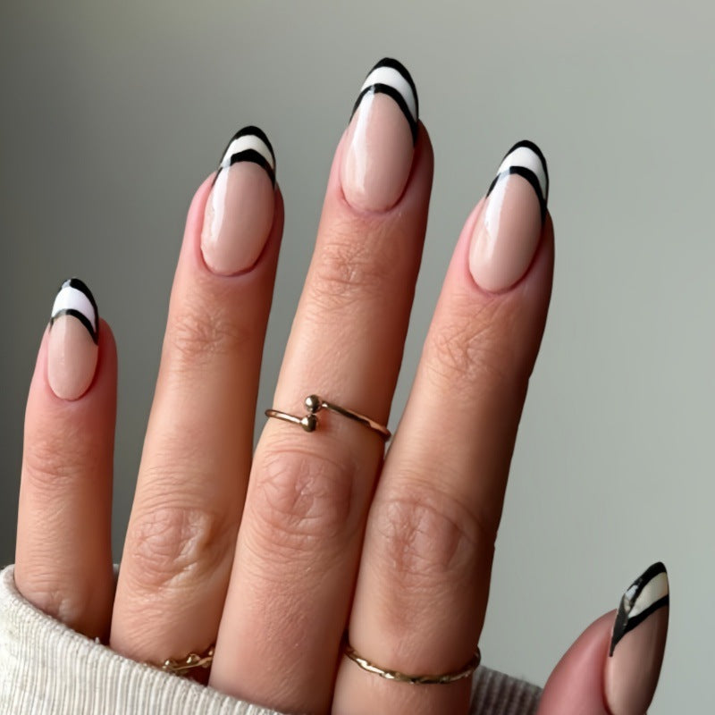 Stilvolles französisches Tipp Press-On Nagelset Karnz