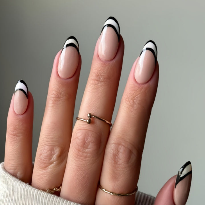 Stilvolles französisches Tipp Press-On Nagelset Karnz