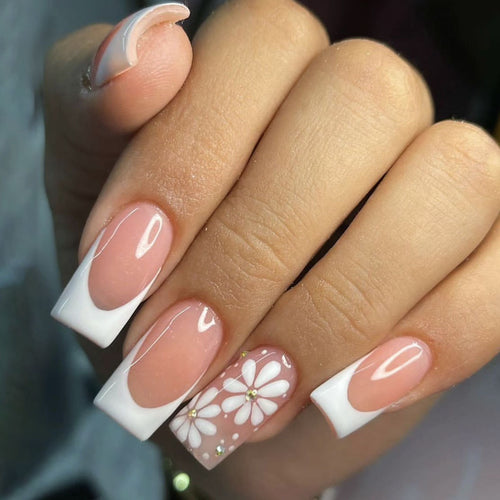 Elegante florale Akzent-Nagelkunstverlängerungen Karnz