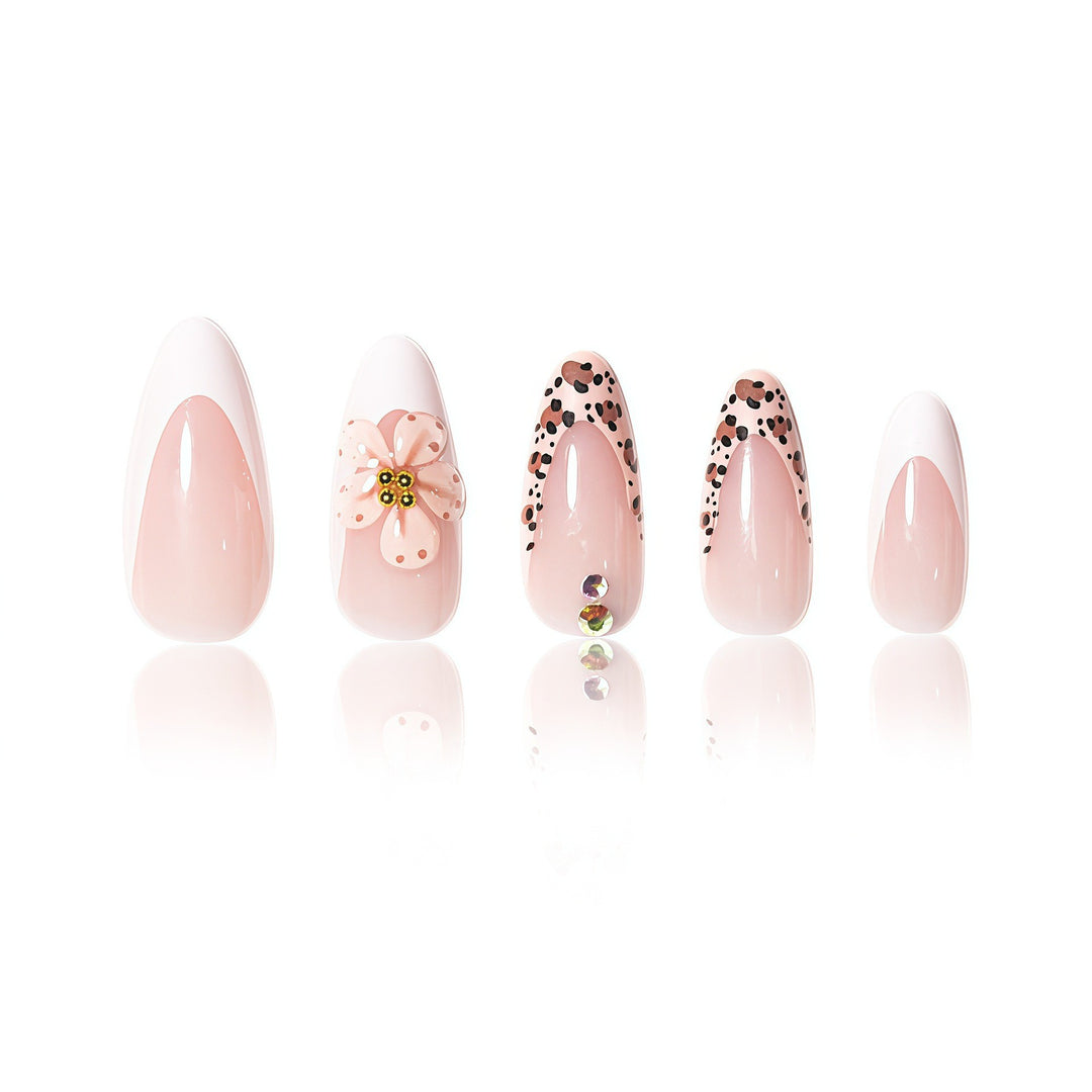 Dekorative Lange Stiletto-Nagelkunst-Verstärkungen Karnz