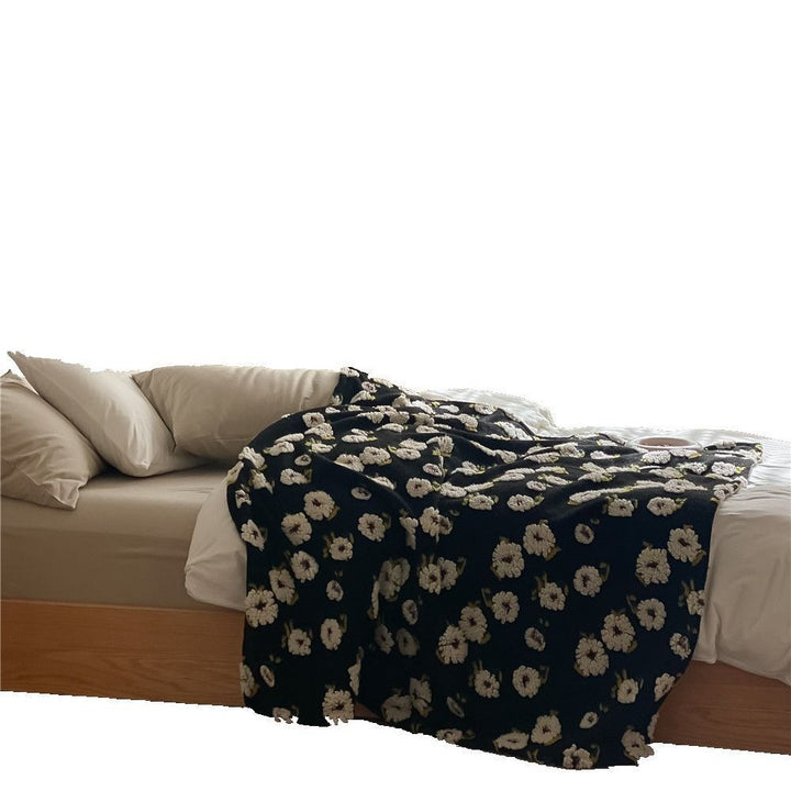 Kuscheldecke mit floraler Bouclé-Oberfläche und Minky-Wendefleece