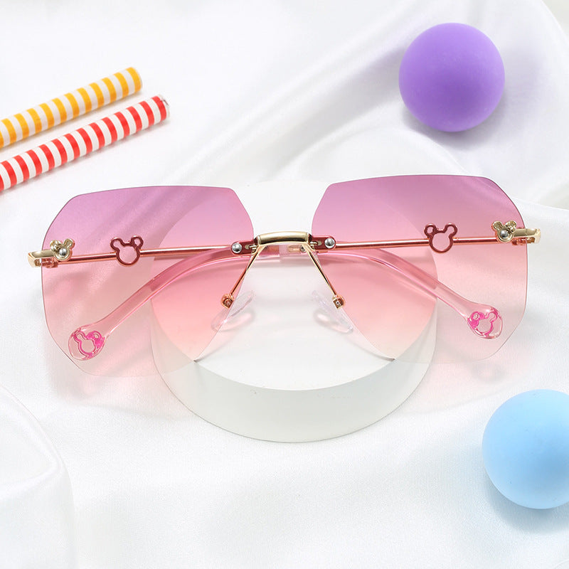 Damen stilvolle Oversized-Sonnenbrille mit facettiertem Rahmen Karnz