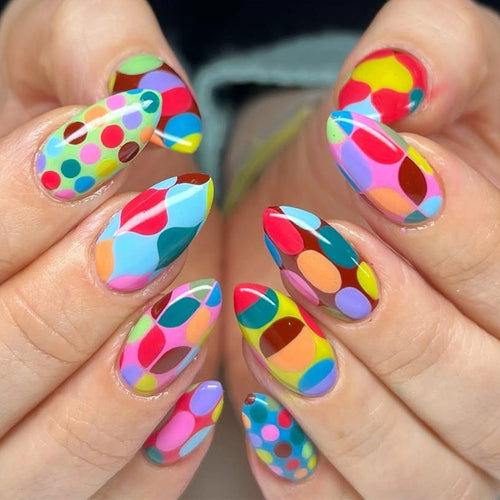 Kreatives Nageldesign Karnz