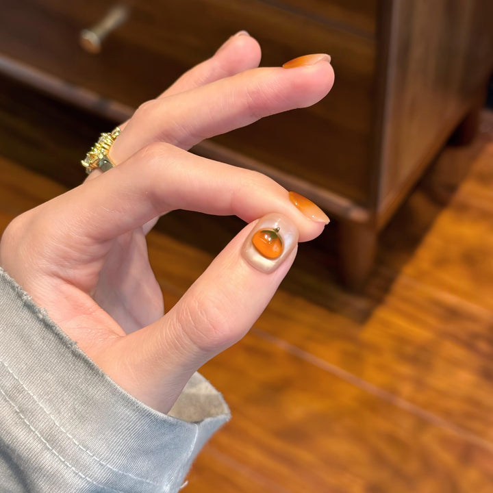 Kunstnägel Im Eleganten Ombre-Look mit Floralem Akzent Karnz