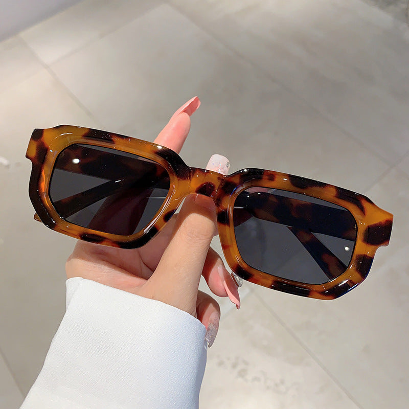 Damen moderne Sonnenbrille im innovativen Rechteckdesign Karnz