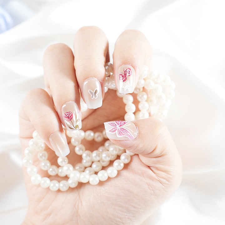 Künstlerische blumige Nagelspitzen Karnz
