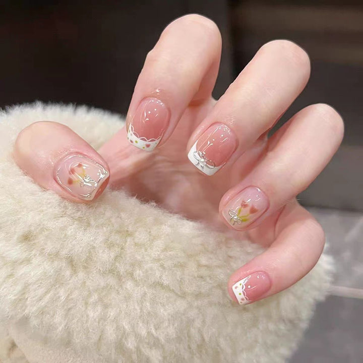 Blumeninspiriertes Press-On Nagelkunstset Karnz
