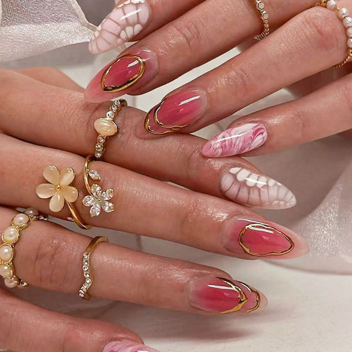 Stylische abstrakte Nagelkunst