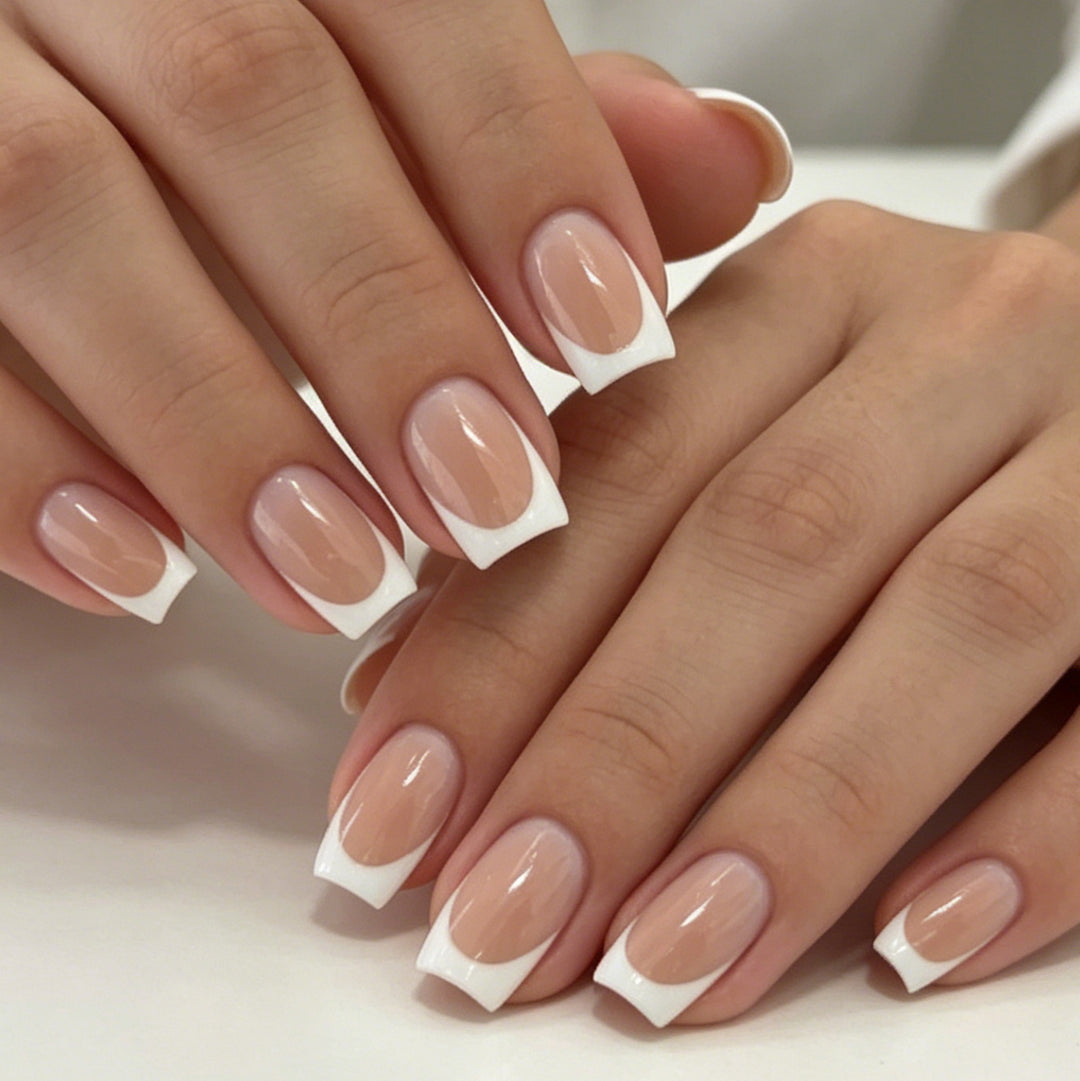 Klassische French Tip Nagel Kunst Erweiterungen Karnz