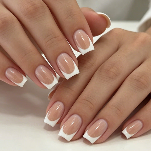 Klassische French Tip Nagel Kunst Erweiterungen Karnz