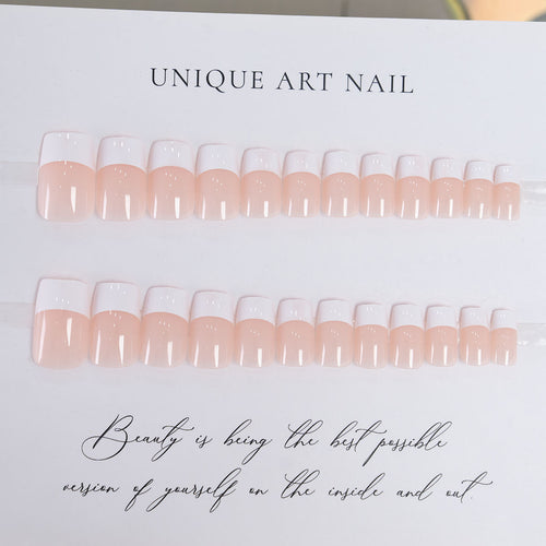 Klassische French Tip Press-On Nägel