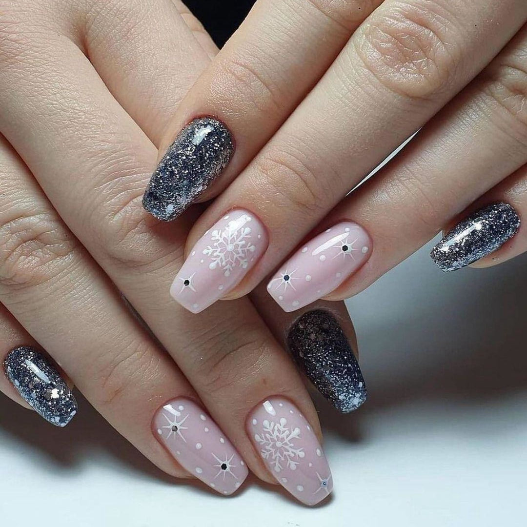 Festliches Schneeflocken-Nagelkunstdesign Karnz