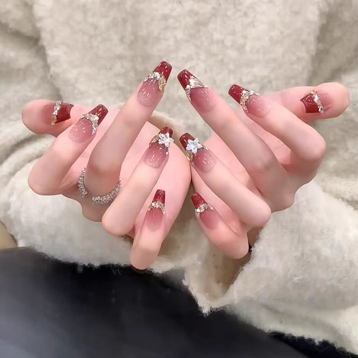 Dekorative mit Strass verzierten Nagel Kunst Karnz