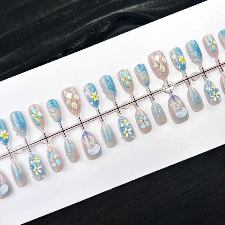 Blumeninspiriertes Künstlerisches Press-On-Nagel-Set