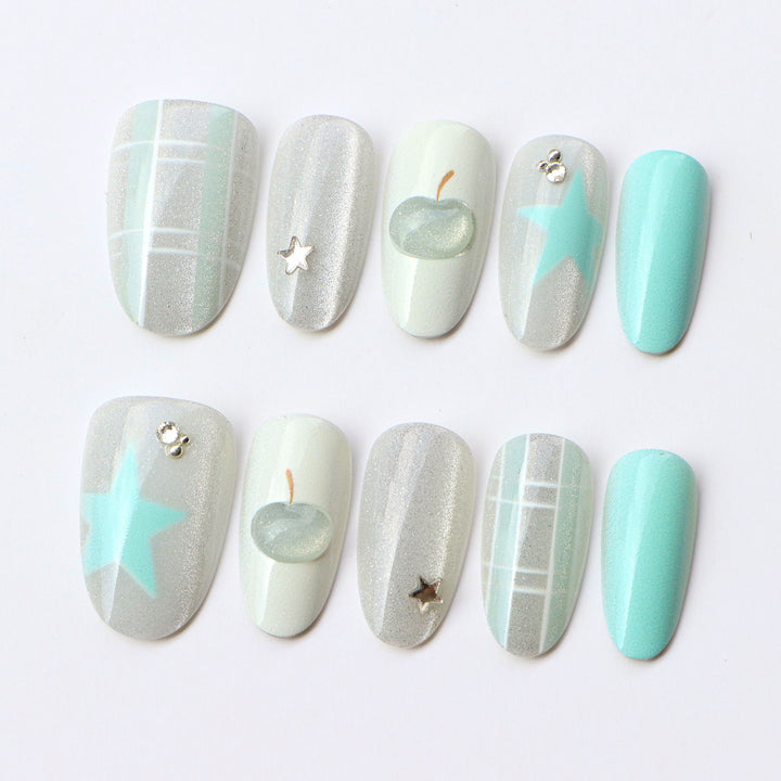 Stylisches Press-On Nagelkunst-Set mit geometrischen Mustern