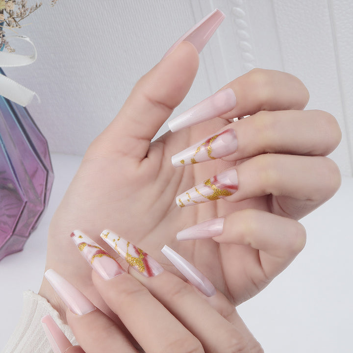 Elegante Lange Stiletto Drucknägel mit Künstlerischem Marmor Design Karnz