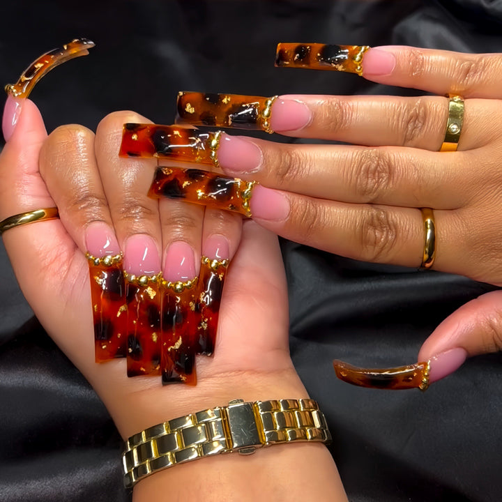 Elegante Schildkrötenmuster Acryl-Nagelverlängerungen Karnz