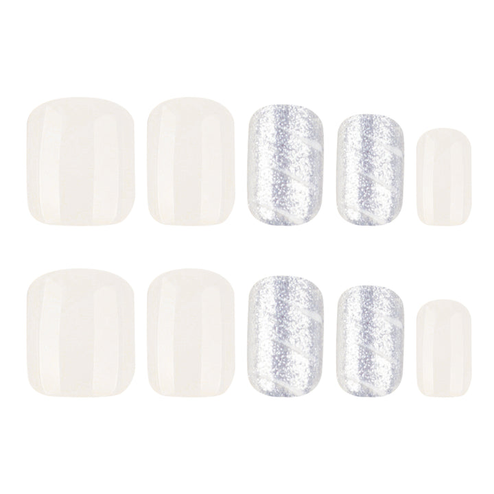 Kunstvolle und glitzernde Nageldesigns Karnz