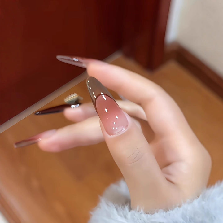 Elegantes Stiletto-Nageldesign
