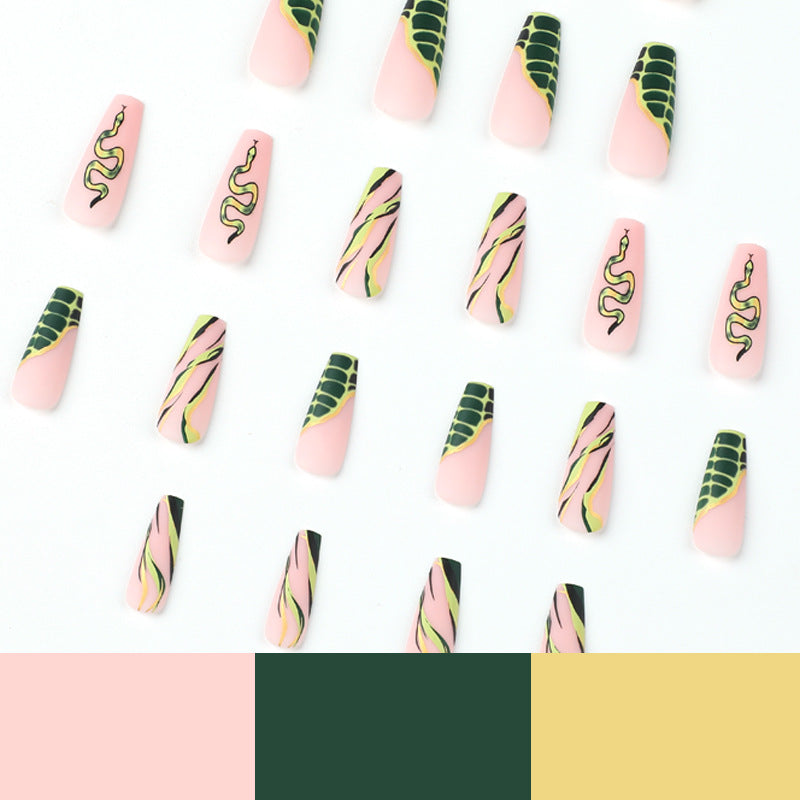 Kunstvolle Nagelverlängerungen mit Serpentinen-Design Karnz
