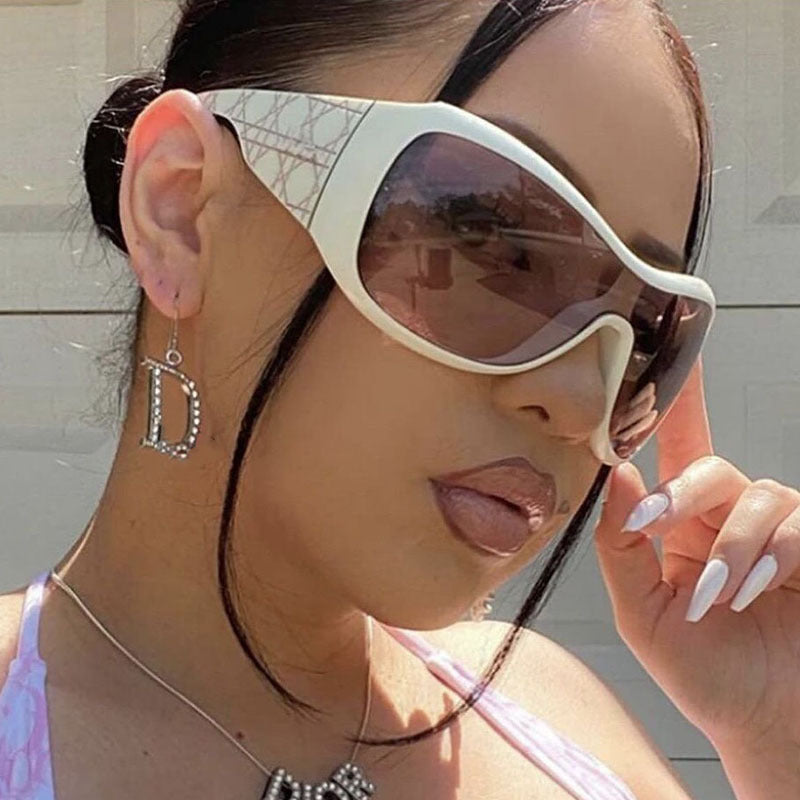 Damen Sportsonnenbrille mit breitgeschütztem Rahmen und polarisierenden Gläsern Karnz