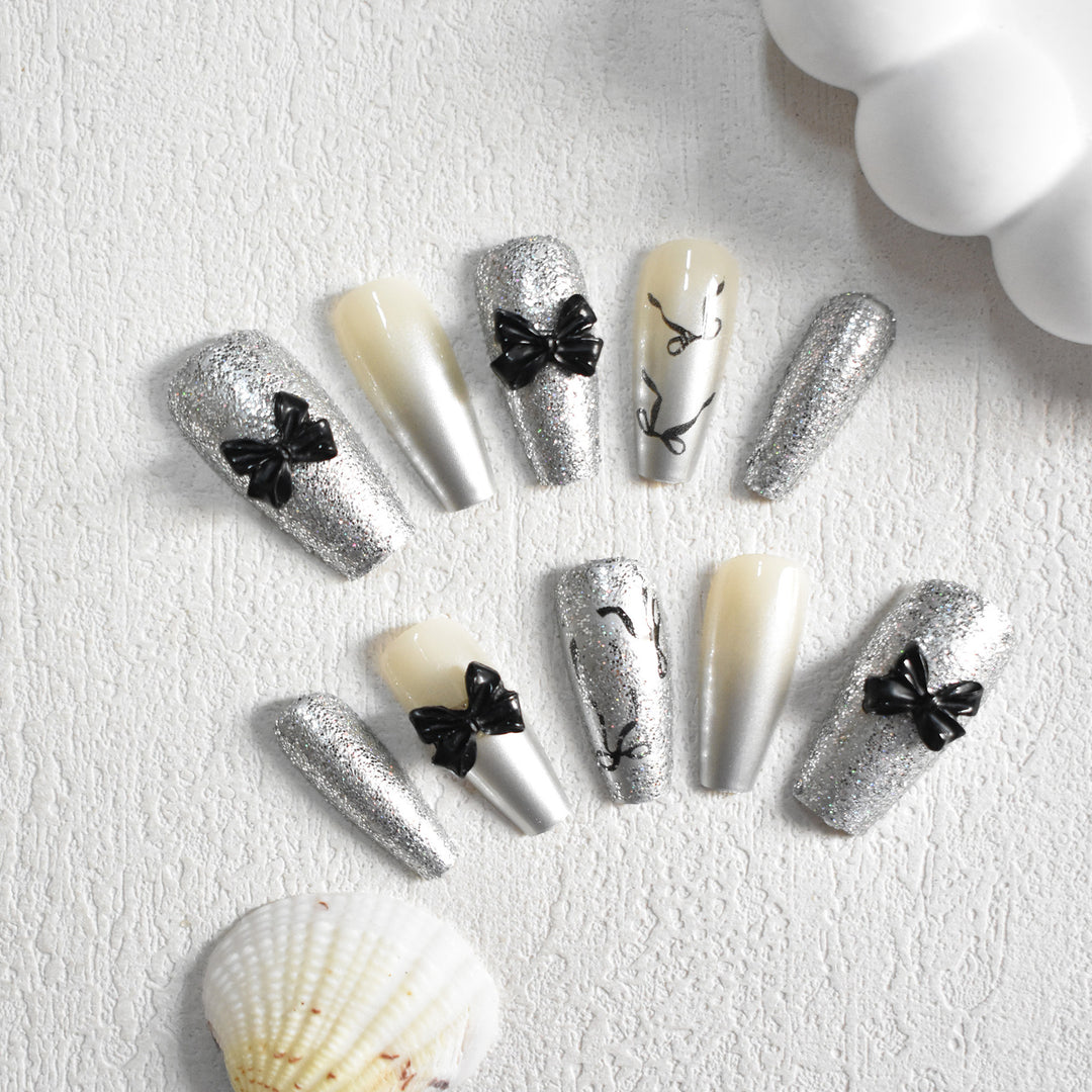 Glitzerndes Schleifen-Akzent Press-On Nagelset Karnz