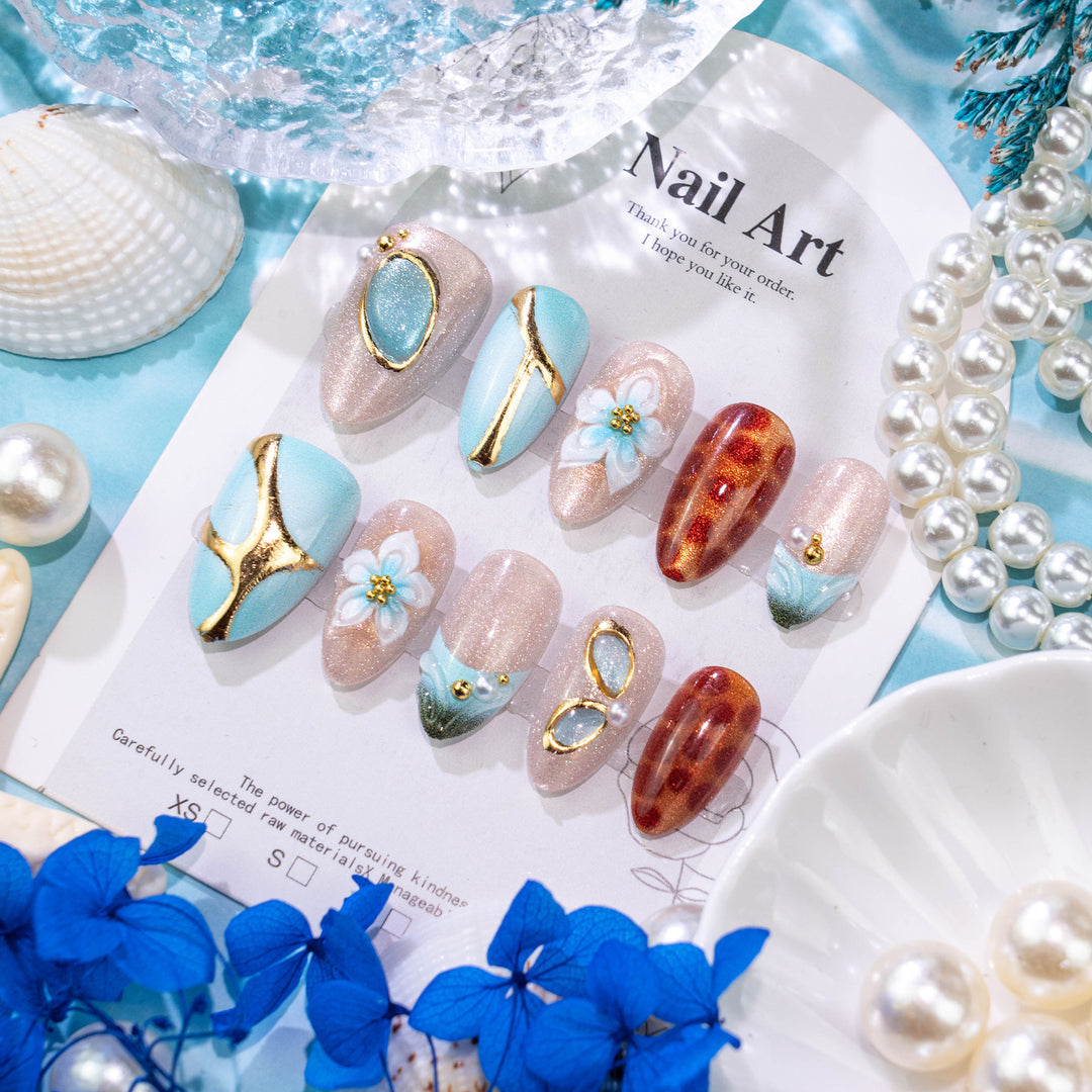 Künstlerisches Press-On Nail Art Set mit floralen und geometrischen Merkmalen
