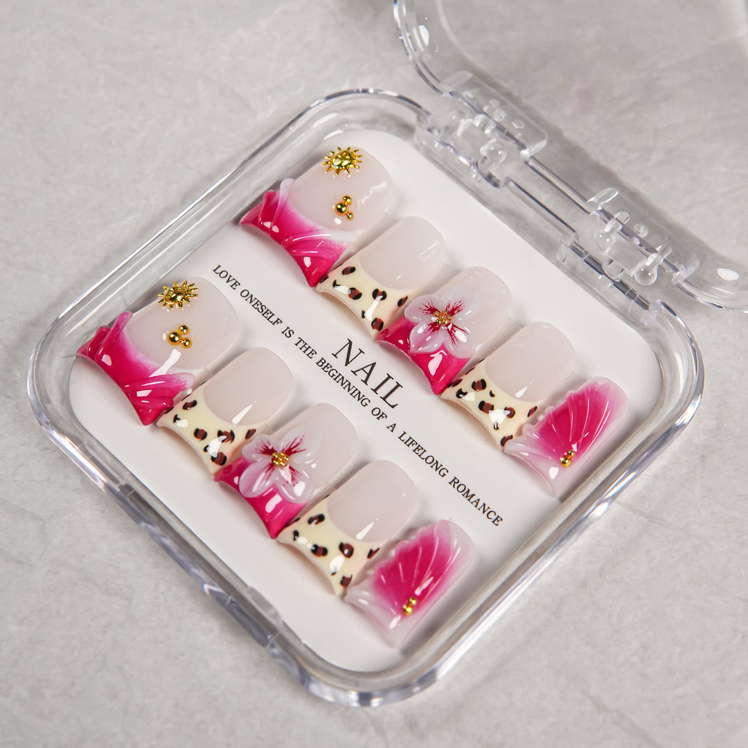Floral Press-On Nagelkunst Set mit dekorativen Akzenten