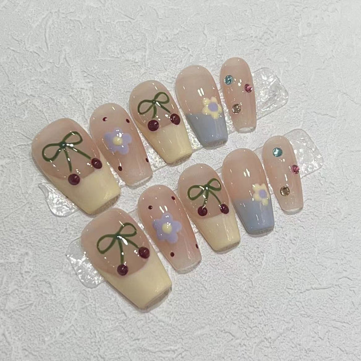 Charmantes dekoratives Press-On-Nagelset mit Kirsch- und Blumendesigns Karnz