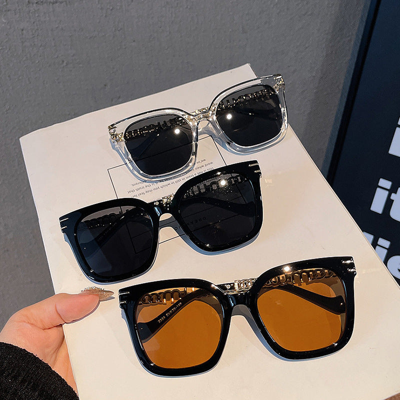 Damen trendige quadratische Sonnenbrille mit elegantem Rahmen und stylishem Goldakzent Karnz