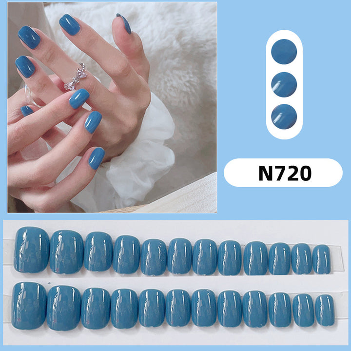 Glänzendes Nagelset mit raffiniertem Design