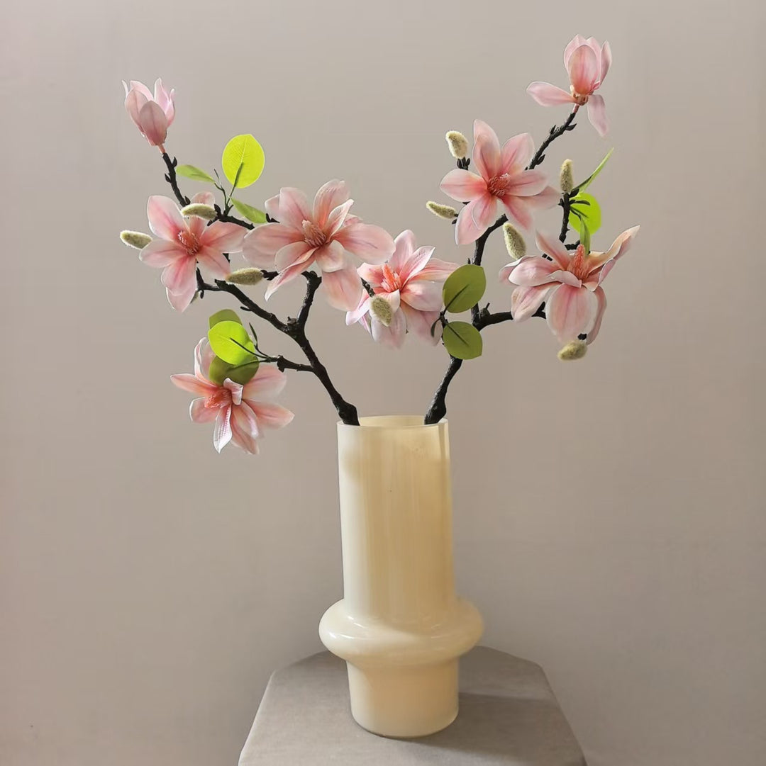 Elegante Magnolienstängel