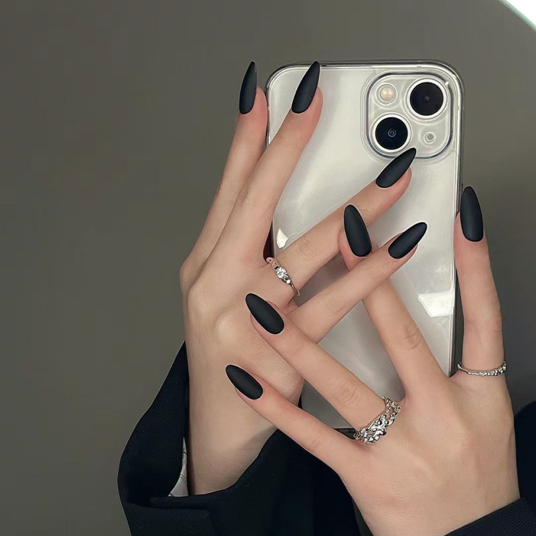 Kunstnagelset in elegantem matten Finish Karnz
