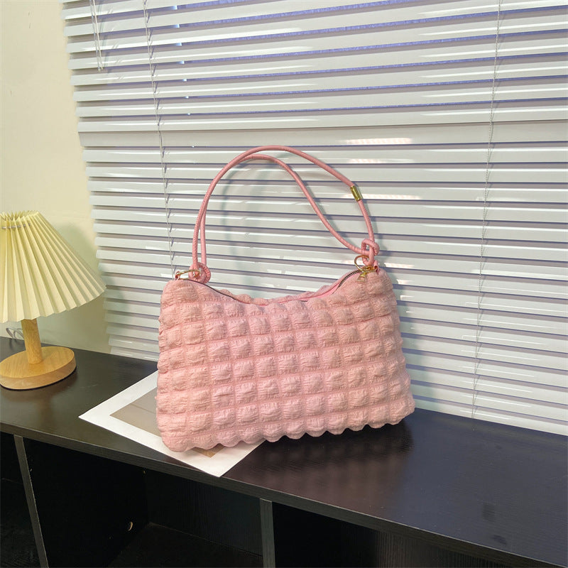 Texturierte handgefertigte Schultertasche
