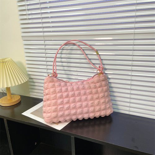 Texturierte handgefertigte Schultertasche